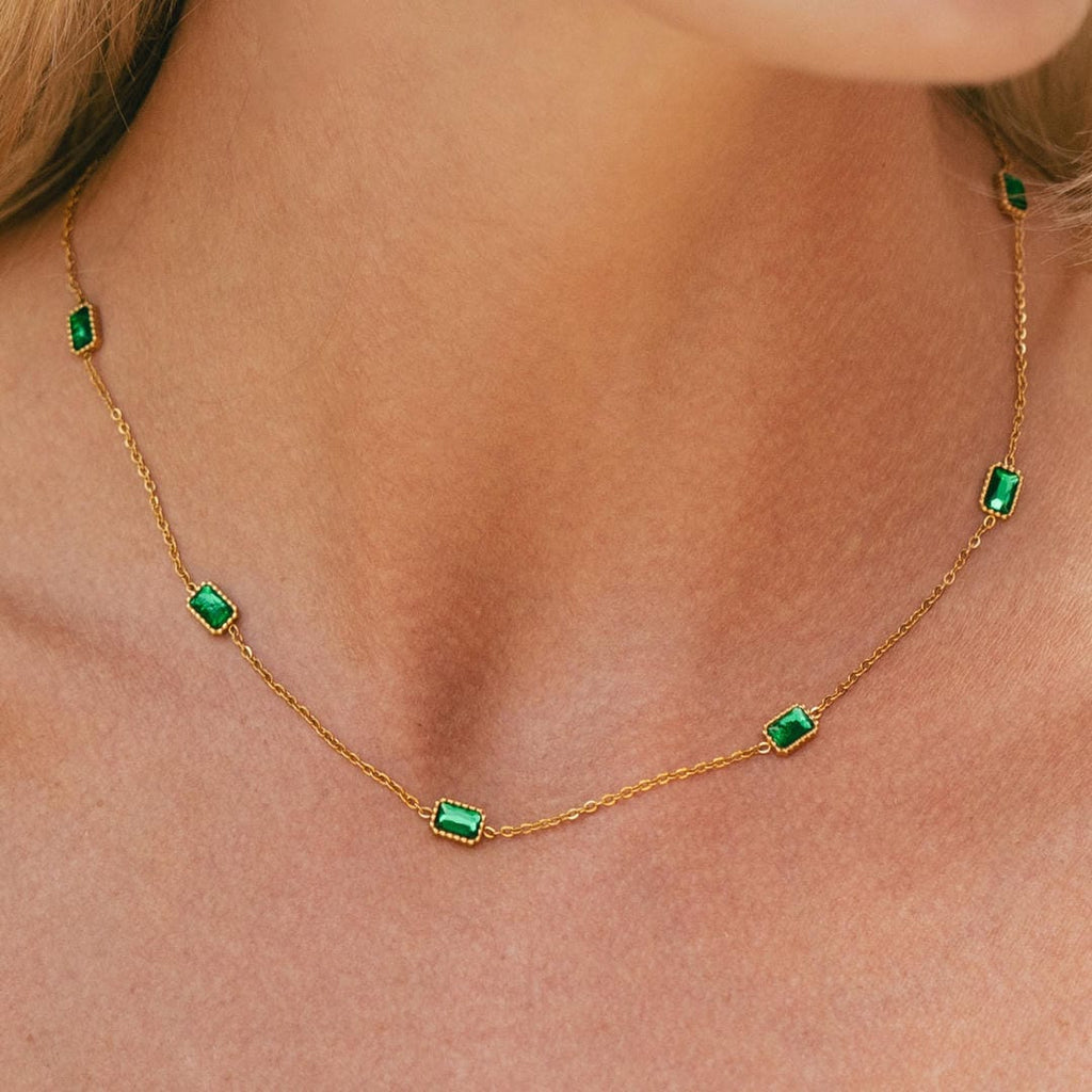 Apolline | Collier en chaîne dorée avec pierre verte